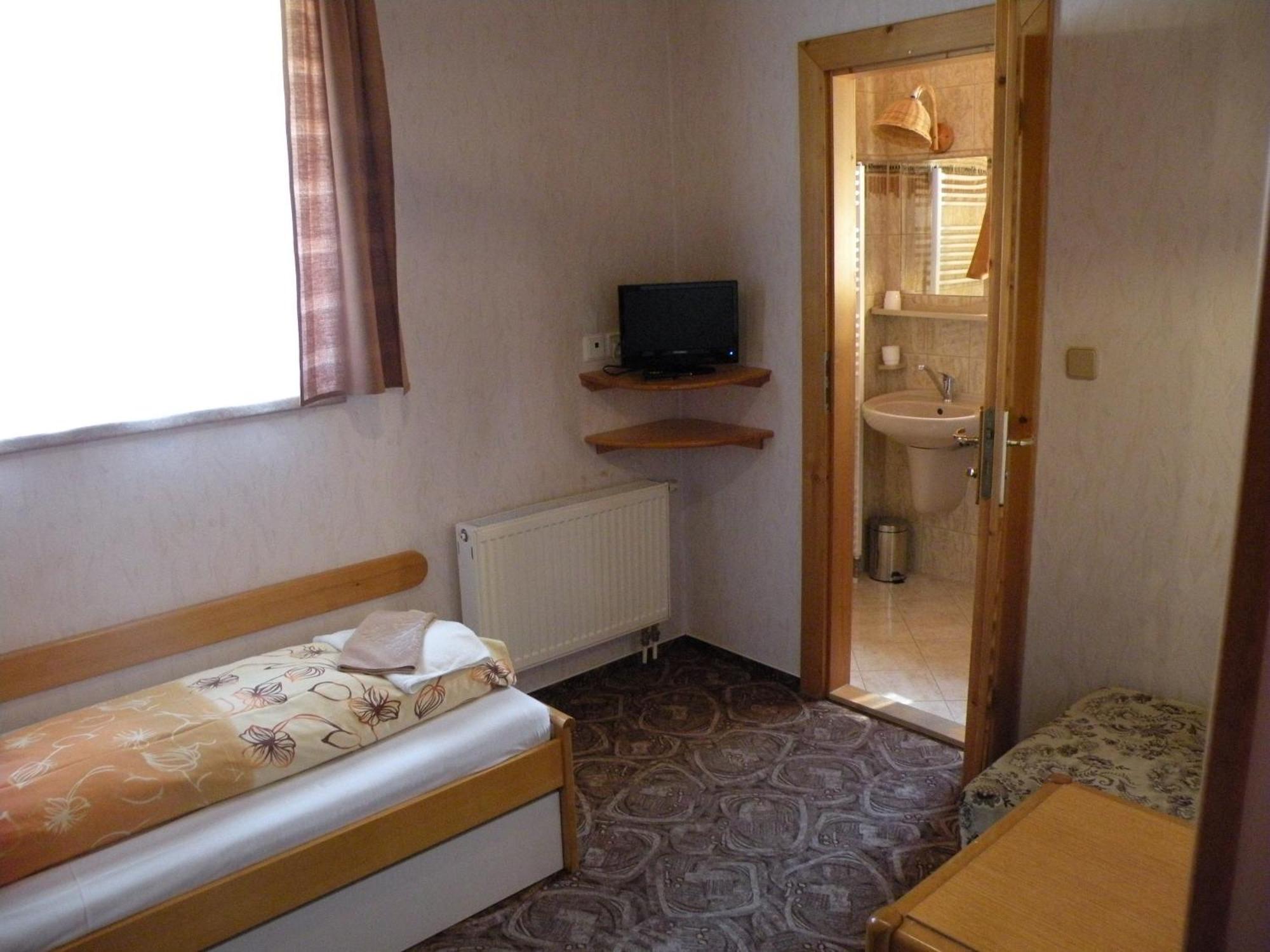 Hotel Lesni Dum Янске Лазне Стая снимка