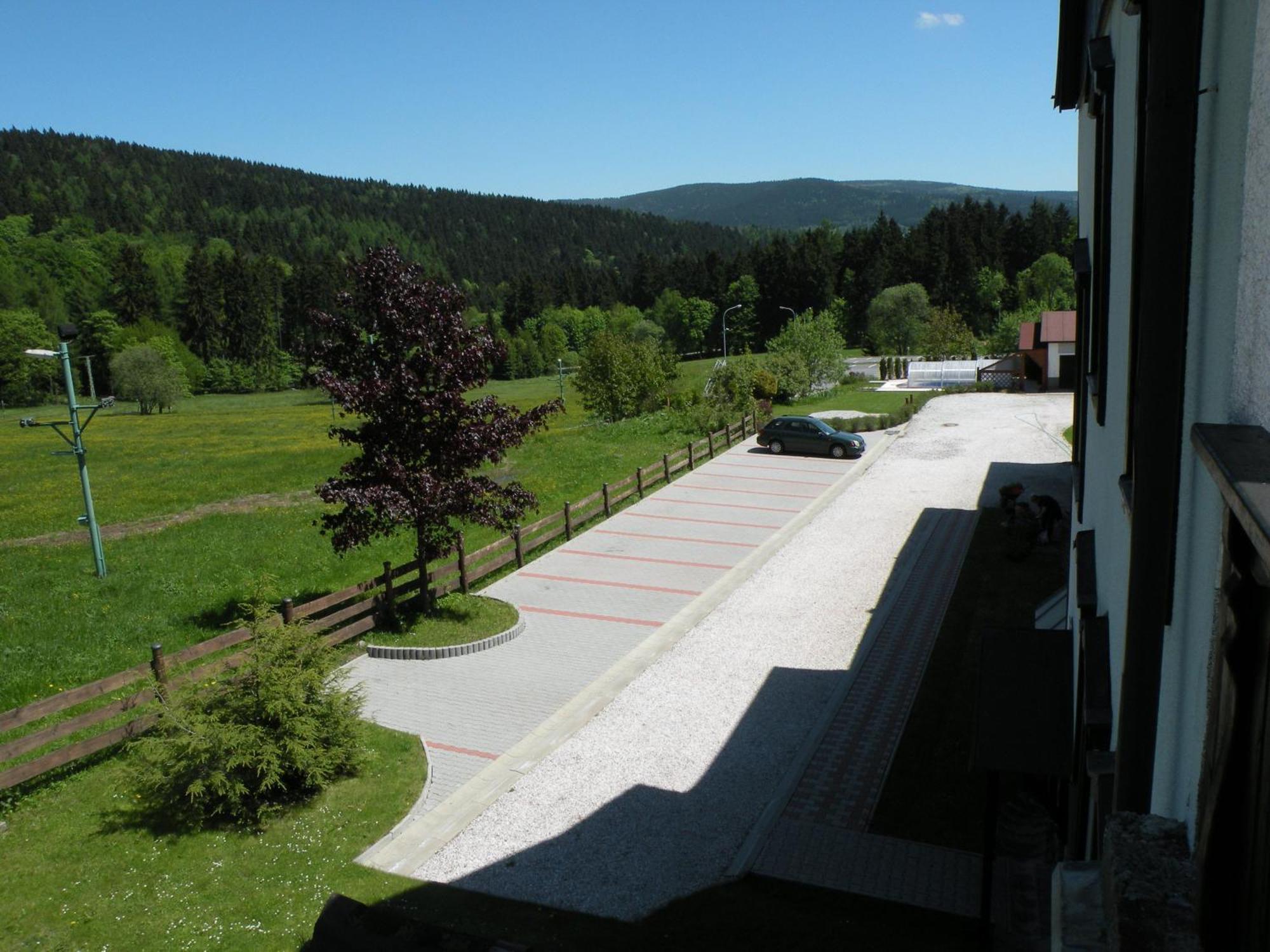 Hotel Lesni Dum Янске Лазне Екстериор снимка